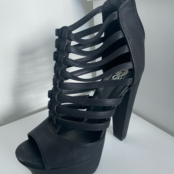 SEXY HIGH HEELS - Picture 2 of 5